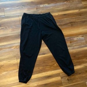 black drawstring sweatpants w/ pockets